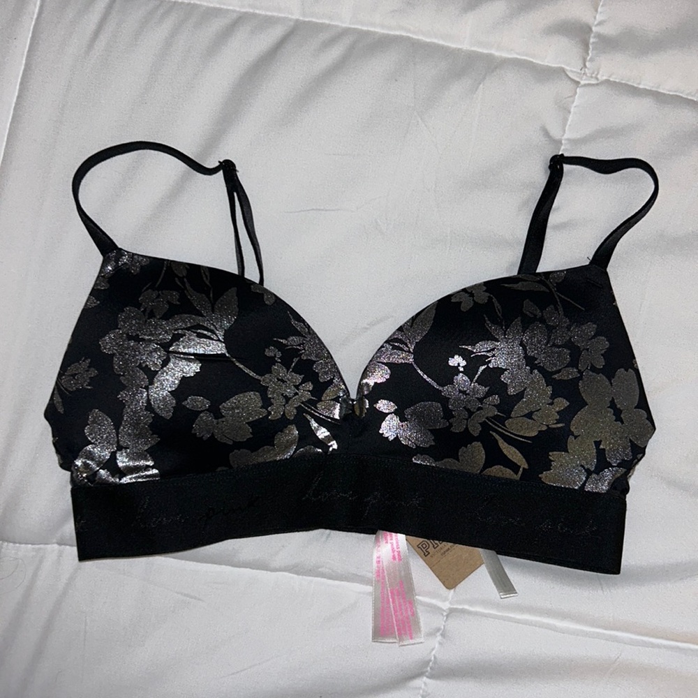 NWT PINK Victoria’s Secret “Wear Everywhere Wireless Push Up” Bra
